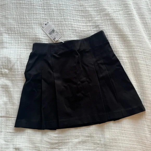 Black pleat mini skirt. NWT - Picture 1 of 3